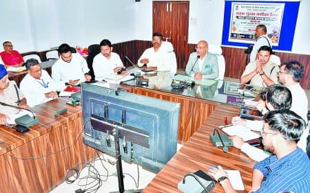 सतना में सड़क दुर्घटनाएं घटाने हेलमेट, सीट बेल्ट और जागरूकता पर न्यायमूर्ति सप्रे का जोर