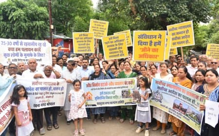 कमर्शियल गतिविधियों के खिलाफ सड़कों पर उतरे रहवासी, नगर निगम की कार्रवाई पर उठाए सवाल