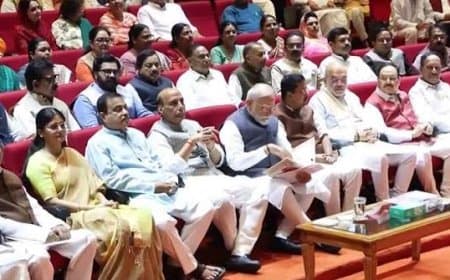 संसद का मानसून सत्र: एनडीए संसदीय दल की बैठक में पहुंचे पीएम... आज पेश होगा टैक्स संशोधन बिल