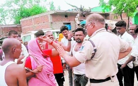 अवैध पत्थर लोड हाईवा की टक्कर से छात्रा घायल, ग्रामीणों ने वाहन में तोड़फोड़ की