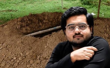 अतीक अहमद के बेटे आबान का कसारी-मसारी में अंतिम संस्कार, जनाजे में शामिल होने प्रयागराज पहुंचे उमर और अली