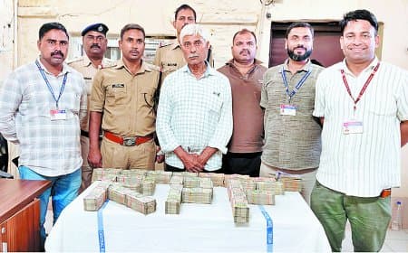 बेतवा एक्सप्रेस में 63 लाख नकद बरामद, दस्तावेज नहीं मिले; आयकर विभाग ने जांच शुरू की