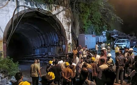 उत्तराखंड: चमोली टनल हादसे में 7 की मौत, 3 की तलाश जारी... जायजा लेने टनल के भीतर पहुंचे सीएम धामी