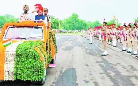 रीवा में रंगारंग प्रस्तुतियों और परेड के बीच मना आजादी का जश्न, 15 बंदियों को मिली नई जिंदगी