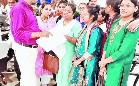 स्वास्थ्य विभाग में टीडीएस का संकट, सैकड़ों कर्मियों की कटौती अटकी, कर्मचारियों ने कलेक्टर से लगाई गुहार