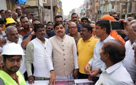 विकास कार्यों का निरीक्षण करने पहुंचे सीएम...बोले- कलेक्टर कार्यालय की गुणवत्ता से नहीं होगा समझौता