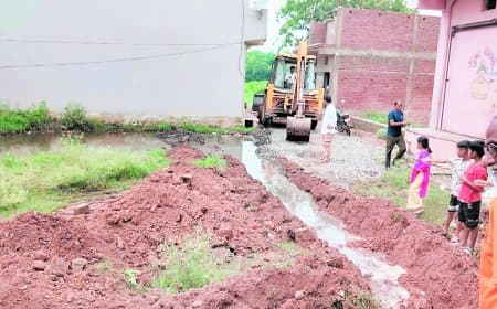 चित्रकूट में मंदाकिनी का जलस्तर घटा, बाबूपुर में जल निकासी से ग्रामीणों को राहत मिली
