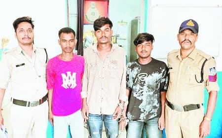 सतना में मेडिकल नशे के नेटवर्क पर प्रहार, 61 शीशी कोडीन कफ सिरप के साथ तीन गिरफ्तार
