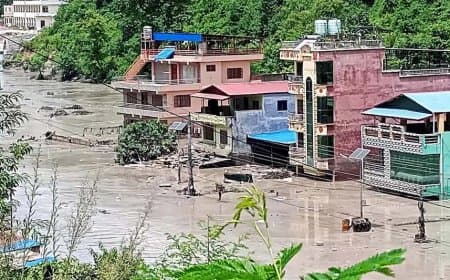 नेपाल में तिब्बत सीमा पर बाढ़ से भारी तबाही, गांव बहे... बाढ़ में 28 पुलिसकर्मी लापता, जान-माल का नुकसान 
