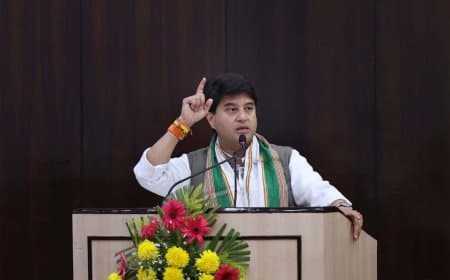 मध्यप्रदेश: इंदौर पहुंचे केंद्रीय मंत्री सिंधिया ने कहा-वंदे मातरम का विरोध करने वाला माना जाएगा राष्ट्रविरोधी
