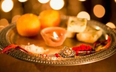 रक्षाबंधन की तैयारी कैसे करें बहनें: जानिए पूजा की थाली से लेकर खास तोहफों तक की पूरी गाइड