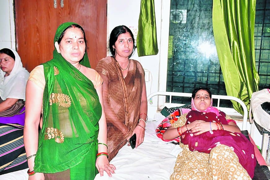 जिला अस्पताल में प्रसूता उपचार विवाद, गर्भस्थ शिशु की मौत पर परिजनों ने लापरवाही के आरोप लगाए