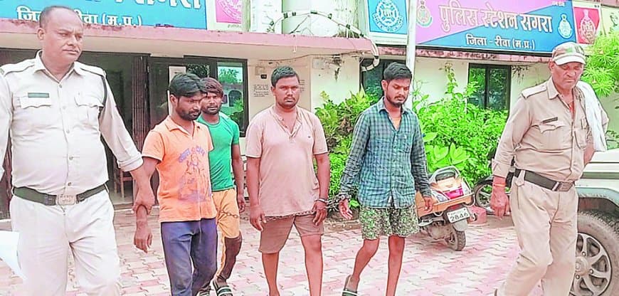 पचास लाख की चोरी का खुलासा, चार सगे भाई गिरफ्तार, दो आरोपी अब भी फरार
