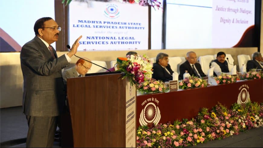 चीफ जस्टिस ऑफ़ इंडिया सूर्यकांत ने इंदौर के ब्रिलियंट कन्वेंशन सेंटर में "न्याय तक पहुँच बढ़ाने" पर आयोजित वेस्ट ज़ोन क्षेत्रीय सम्मेलन को संबोधित किया।