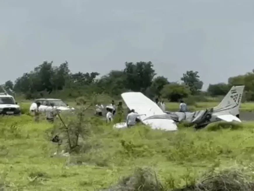 बारामती एयरफील्ड पर टला बड़ा हादसा, ट्रेनिंग के दौरान रनवे से फिसला विमान; दोनों पायलट सुरक्षित