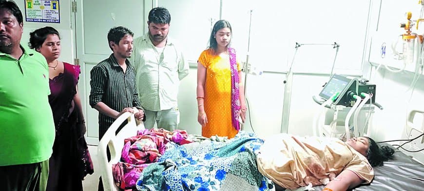 प्रसव के बाद प्रसूता की मौत, परिजनों ने जिला अस्पताल में हंगामा कर लापरवाही के आरोप लगाए