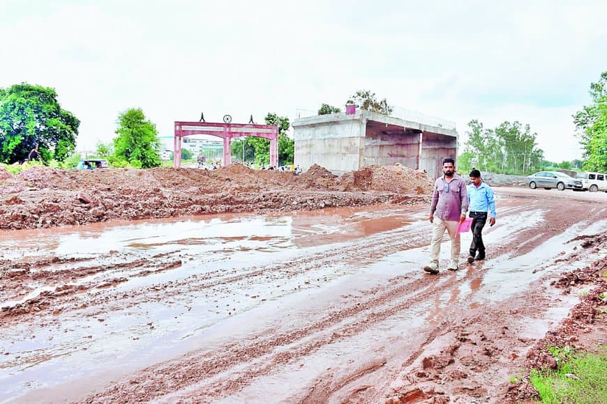 राम पथगमन फ्लाईओवर से बंद हुआ पुराना रास्ता, ग्रामीणों ने सतना-पन्ना मार्ग जाम कर जताया विरोध