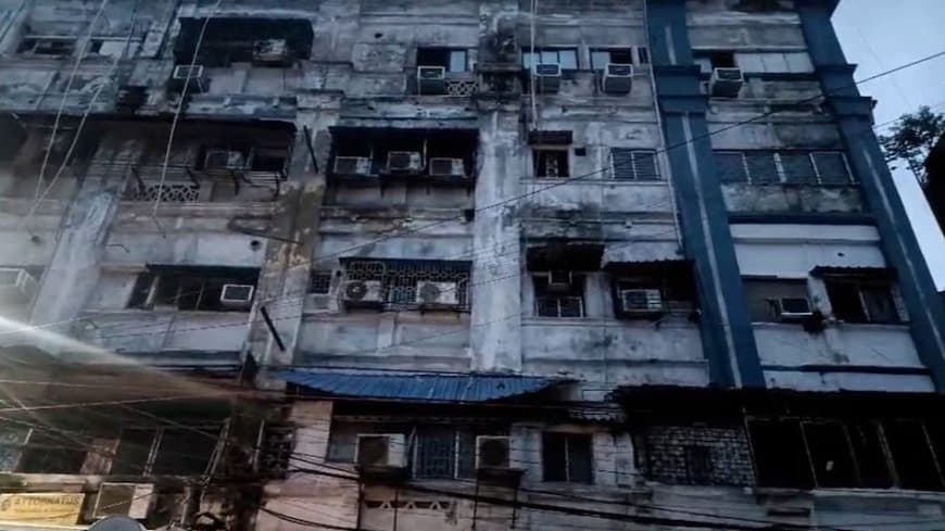 कोलकाता होटल अग्निकांड: आग की चपेट में आने से 9 बांग्लादेशी नागरिकों की दर्दनाक मौत, कई घायल