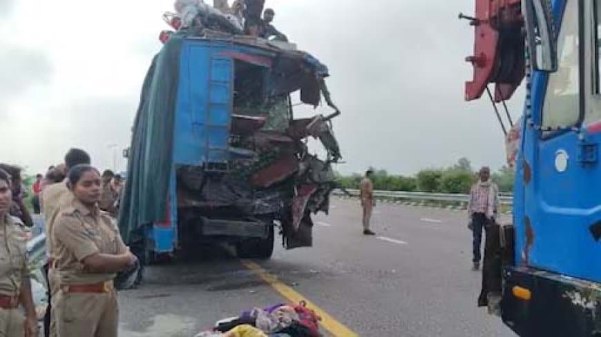 यूपी में पूर्वांचल एक्सप्रेसवे पर हादसा: ट्रक ने बस में मारी टक्कर, तीन यात्रियों की मौत...11 लहूलुहान