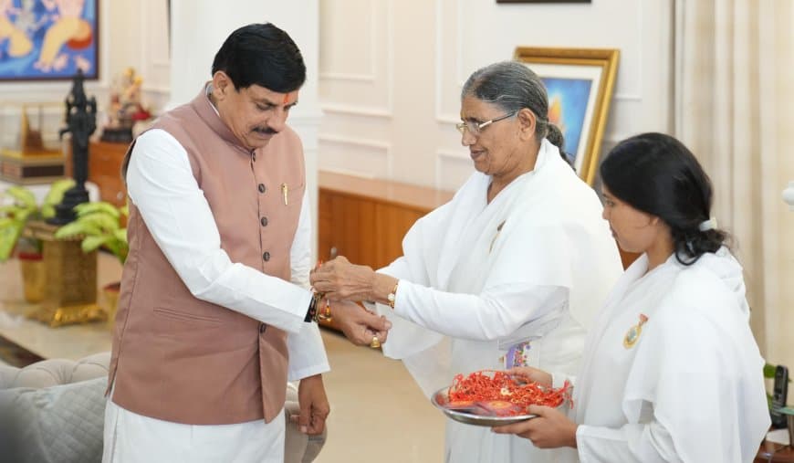 मुख्यमंत्री मोहन यादव को ब्रह्माकुमारी बहनों ने बांधी राखी, माउंट आबू संगोष्ठी का दिया आमंत्रण