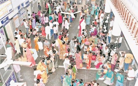 बारिश थमते ही संक्रामक बीमारियों का कहर, जिला अस्पताल में मरीजों की बढ़ी भीड़