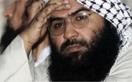 Masood Azhar in FIA Red Book: पाकिस्तान ने माना, आतंकी मसूद अजहर पर रखा 70 लाख का इनाम