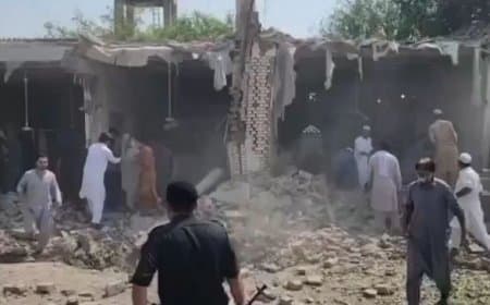 Pakistan Bomb Blast: खैबर पख्तूनख्वां में मस्जिद के पास भीषण धमाका, 15 की मौत, 30 घायल