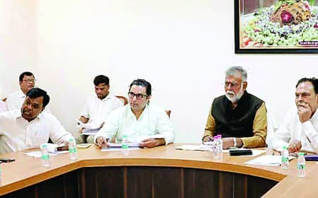 रीवा में सेवा संकल्प अभियान की समीक्षा, नदियों और नालों से अवैध निर्माण हटाने के निर्देश
