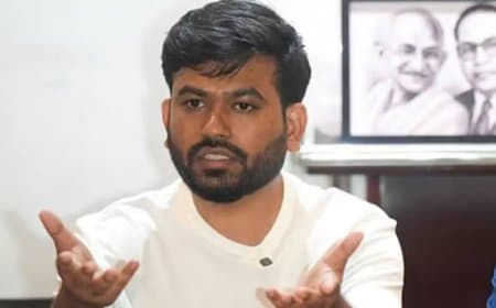 कॉकरोच जनता पार्टी का अल्टीमेटम: मुख्य चुनाव आयुक्त के इस्तीफे की मांग, जंतर मंतर 2.0 की चेतावनी