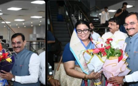 भोपाल पहुंचे भाजपा के नए प्रभारी बिप्लब देव और सह-प्रभारी रेखा वर्मा ... एयरपोर्ट पर वीडी शर्मा ने किया स्वागत