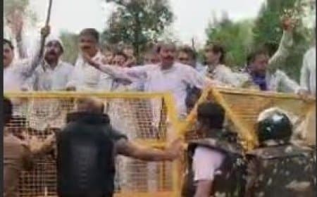 कांग्रेस का उग्र प्रदर्शन: EC के इस्तीफे की मांग को लेकर बवाल, पुतला दहन और वाटर कैनन का इस्तेमाल