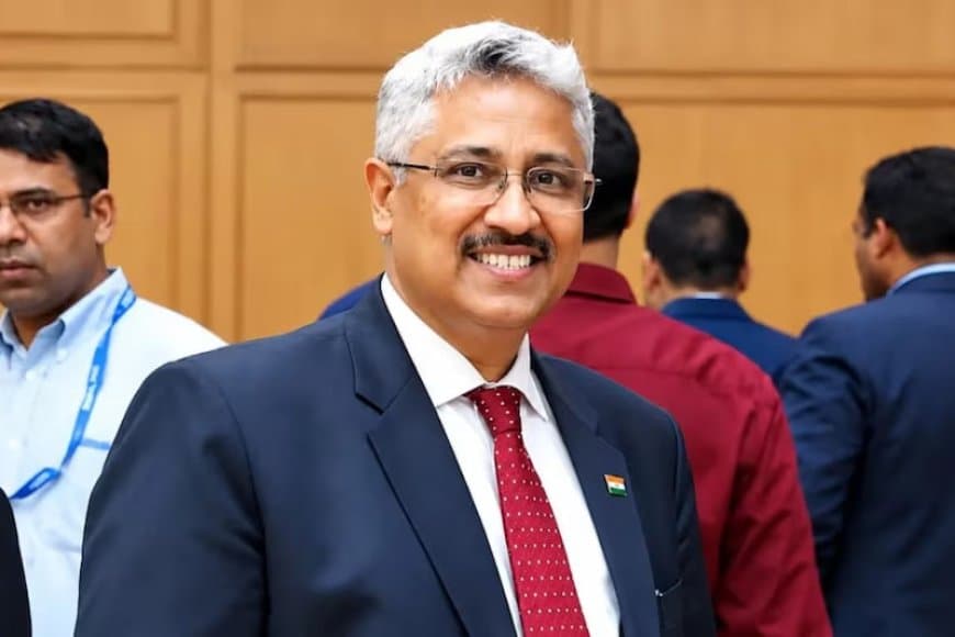 गोल्ड मेडलिस्ट आईएएस अफसर मंदीप के भंडारी को सीबीएसई का नया अध्यक्ष किया गया नियुक्त