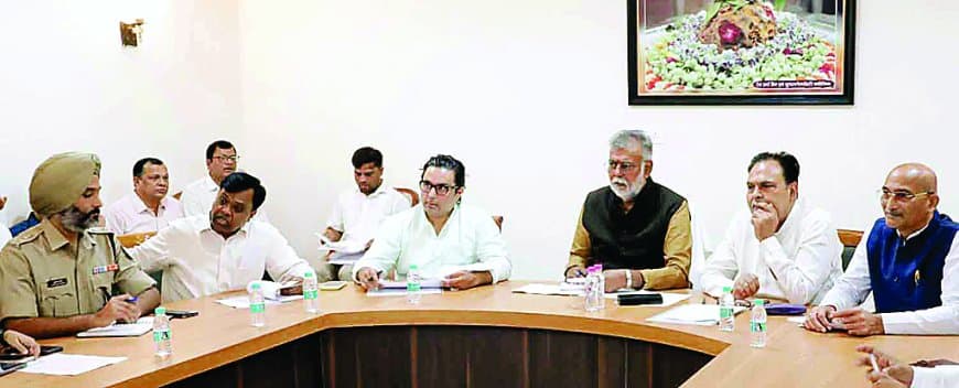 रीवा में सेवा संकल्प अभियान की समीक्षा, नदियों और नालों से अवैध निर्माण हटाने के निर्देश