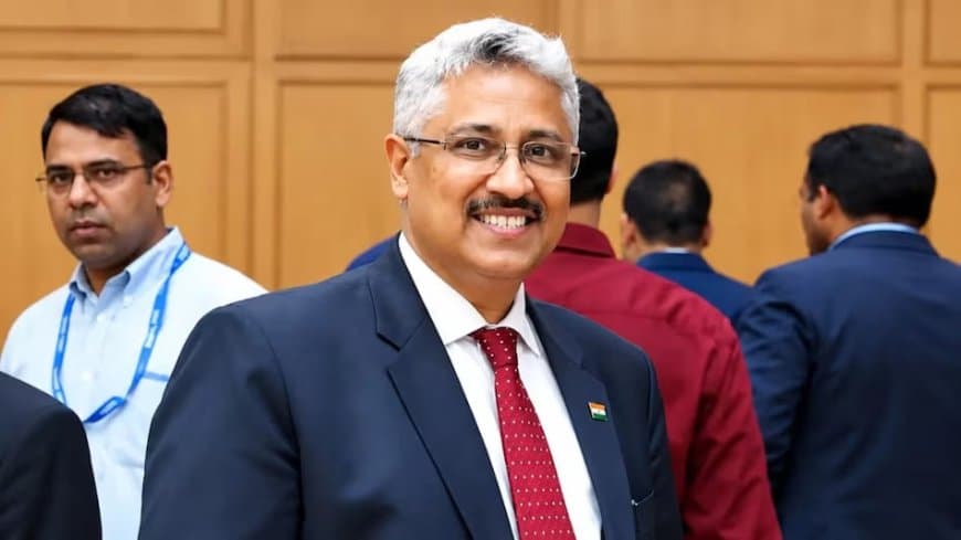 गोल्ड मेडलिस्ट आईएएस अफसर मंदीप के भंडारी को सीबीएसई का नया अध्यक्ष किया गया नियुक्त