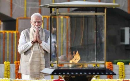 गांधी और शास्त्री की जयंती: बापू को किया नमन, राष्ट्रपति और पीएम मोदी समेत तमाम शीर्ष नेताओं ने दी श्रद्धांजलि