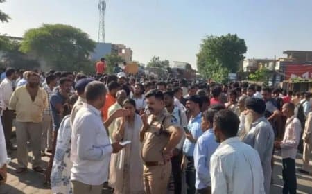 मध्य प्रदेश: धार में ट्राले की टक्कर से बाइक सवार तीन की मौत, ग्रामीणों ने महू-नीमच फोरलेन पर किया चक्काजाम