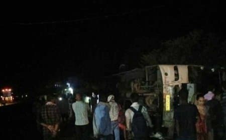 भीषण सड़क हादसा: भोपाल से बालाघाट जा रही बस सिवनी में पलटी... एक यात्री की मौत, कई लहूलुहान