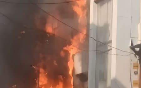 भोपाल न्यू मार्केट आगजनी: छोले-भटूरे की दुकान में सिलेंडरों के फटने से भीषण आग, 5 दुकानें और एक दर्जन रेहड़ियां खाक