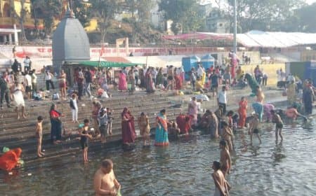 मध्यप्रदेश: पितृ मोक्ष अमावस्या पर ओंकारेश्वर में उमड़ा आस्था का सैलाब, श्रद्धालुओं ने लगाई डुबकी