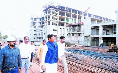 सतना में सुपर स्पेशलिटी अस्पताल की गुणवत्ता पर सांसद सख्त, 150 मेडिकल विद्यार्थियों ने ली चरक शपथ