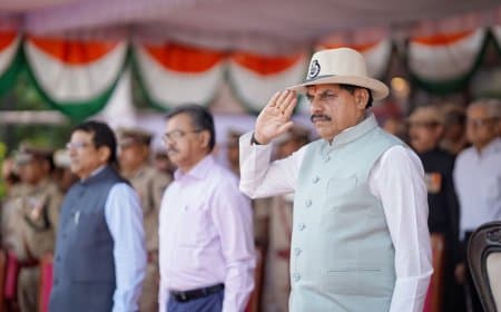 मध्यप्रदेश: सीएम की घोषणा- अब शहीद की पत्नी और माता-पिता को राज्य सरकार देगी 50-50 लाख की सहायता 
