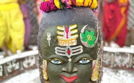 उज्जैन में पापांकुशा एकादशी पर सजे महाकाल: रजत चंद्र, त्रिपुंड और गुलाब के फूलों से हुआ भव्य राजा स्वरूप श्रृंगार