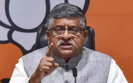 दिल्ली में 1 नवंबर की कांग्रेस रैली पर सियासत तेज: BJP ने राहुल गांधी पर साधा निशाना, व्यापारियों ने की तारीख बदलने की मांग