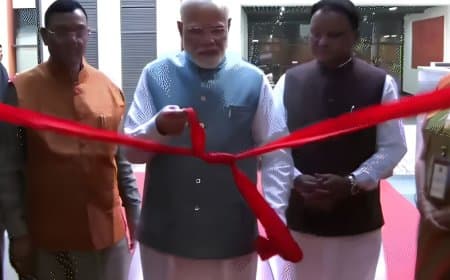 पीएम मोदी ने ओडिशा में किया RBI के दूसरे डेटा सेंटर का उद्घाटन, कहा— "हम गुड गवर्नेंस का मॉडल लेकर आगे बढ़ रहे हैं"
