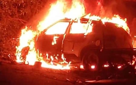 एमपी: धार में कार के टायर में लगी आग... पुल से टकराकर गिरी नीचे...जिंदा जल गए चार युवक 