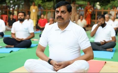 सीएम मोहन यादव ने जामली में किया योगाभ्यास, 'यत् पिण्डे तत् ब्रह्माण्डे' का दिया संदेश