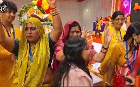 शिवपुरी में गूंजे बधाई गीत: बागेश्वर सरकार की कथा में रामलला जन्मोत्सव, पूर्व मंत्री इमरती देवी भी जमकर झूमीं