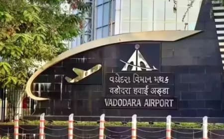 राजकोट एयरपोर्ट पर पटाखों से लगी आग: रनवे पर छाया धुआं, दिल्ली-राजकोट एअर इंडिया की फ्लाइट वडोदरा डायवर्ट