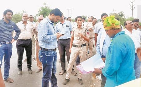 सतना के हाटी मोड़ पर अतिक्रमण हटाने पहुंचा प्रशासन, विरोध के बीच मां-बेटी पर एफआईआर दर्ज