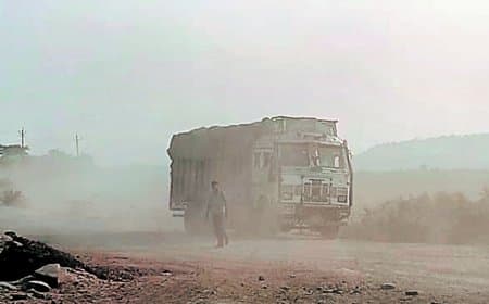 दीपावली मेले से पहले बदहाल सतना-चित्रकूट मार्ग पर सवाल, 20 करोड़ खर्च फिर भी गड्ढों से जूझते श्रद्धालु